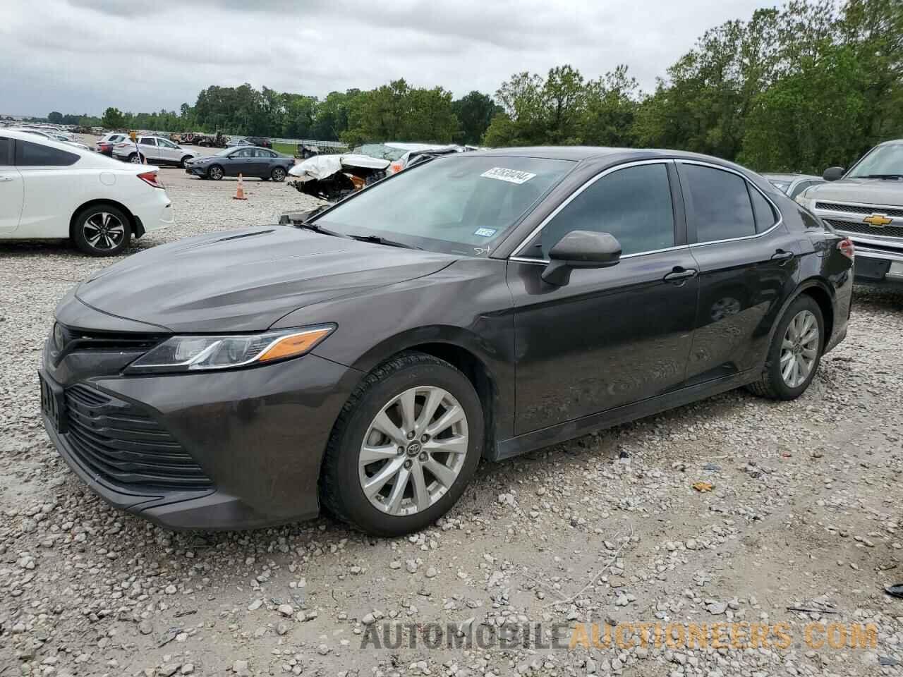 4T1B11HK5JU028075 TOYOTA CAMRY 2018