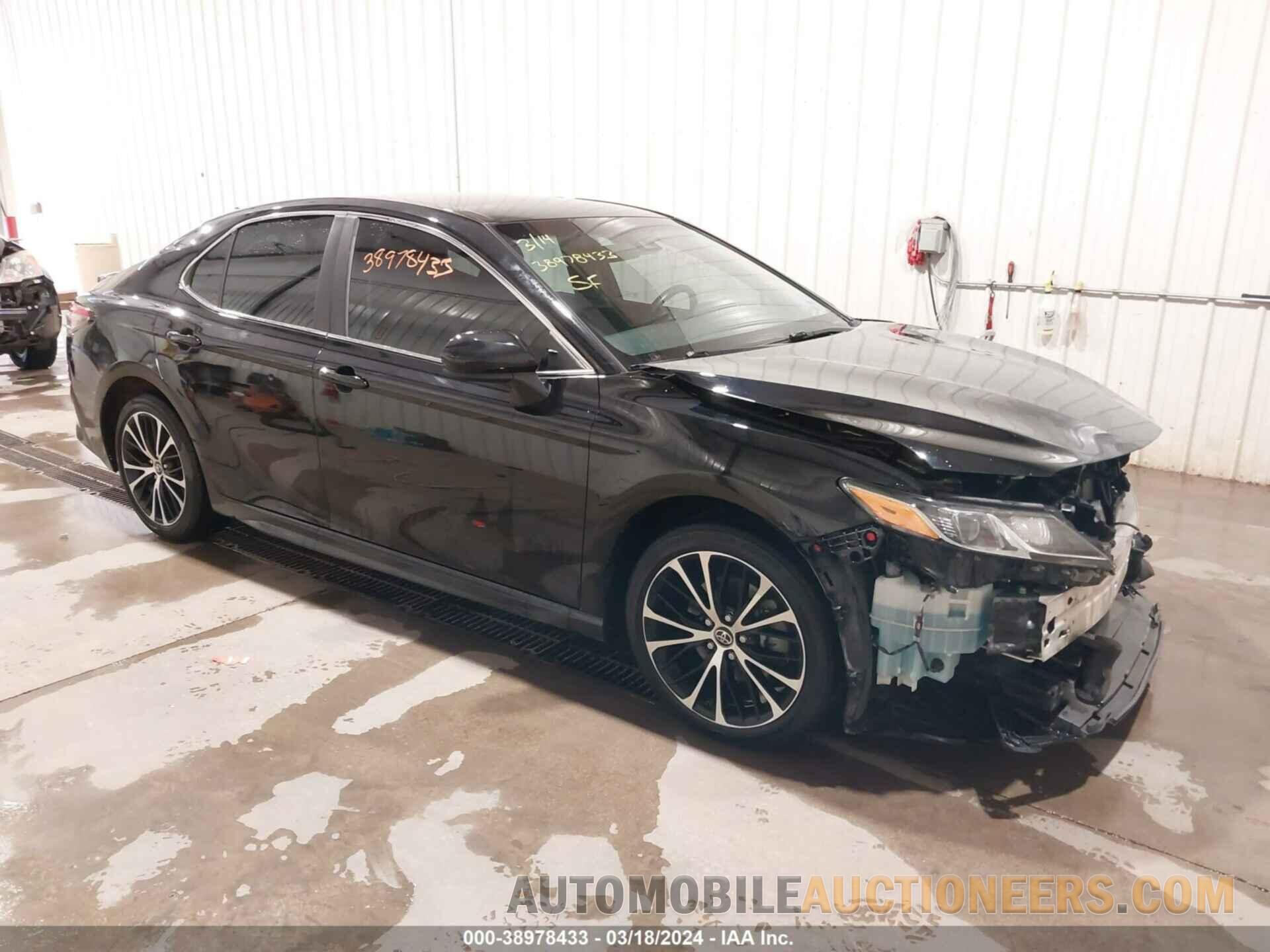 4T1B11HK5JU032529 TOYOTA CAMRY 2018