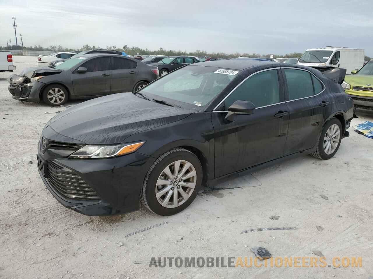 4T1B11HK5JU033843 TOYOTA CAMRY 2018