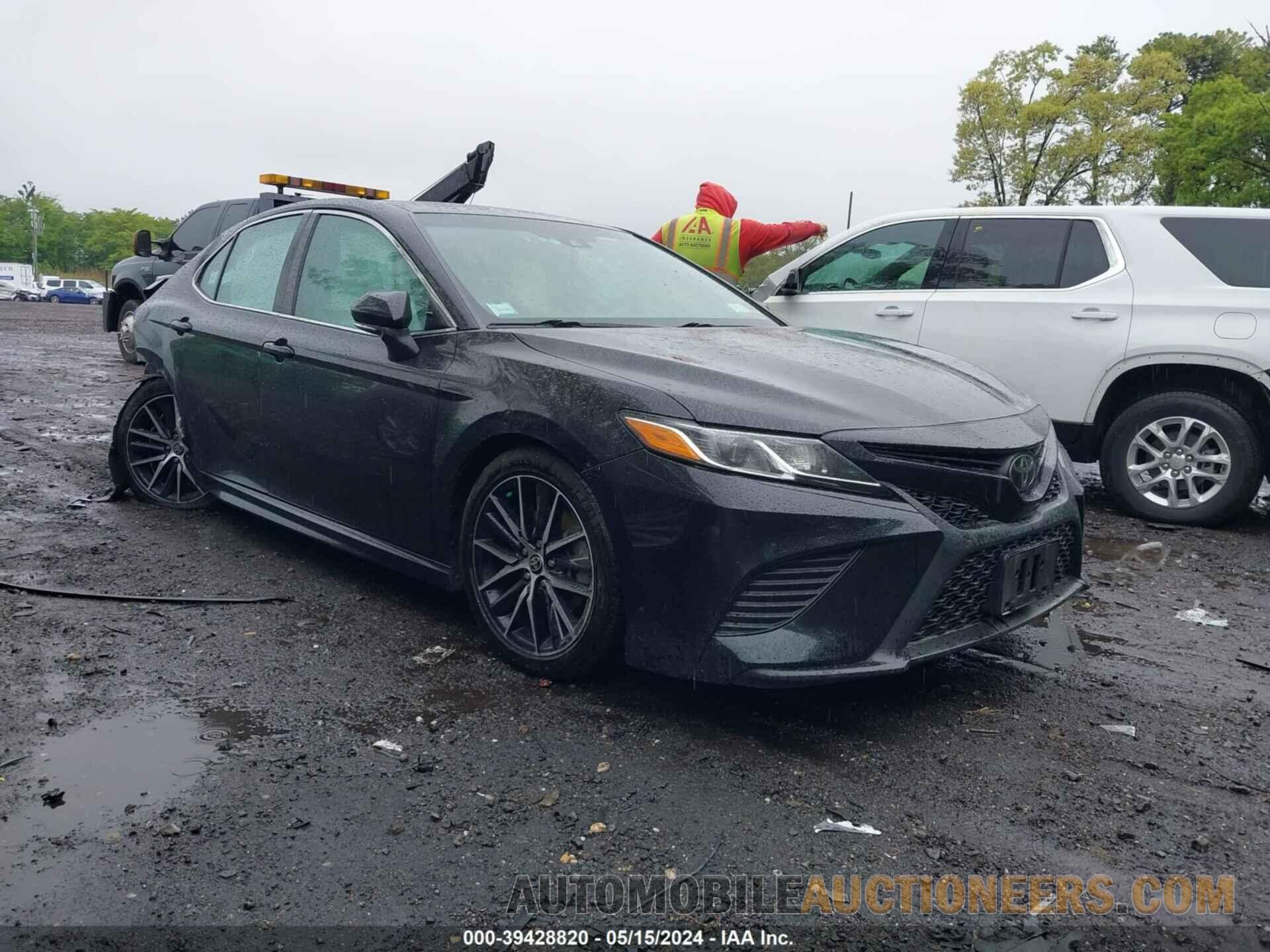 4T1B11HK5JU034457 TOYOTA CAMRY 2018