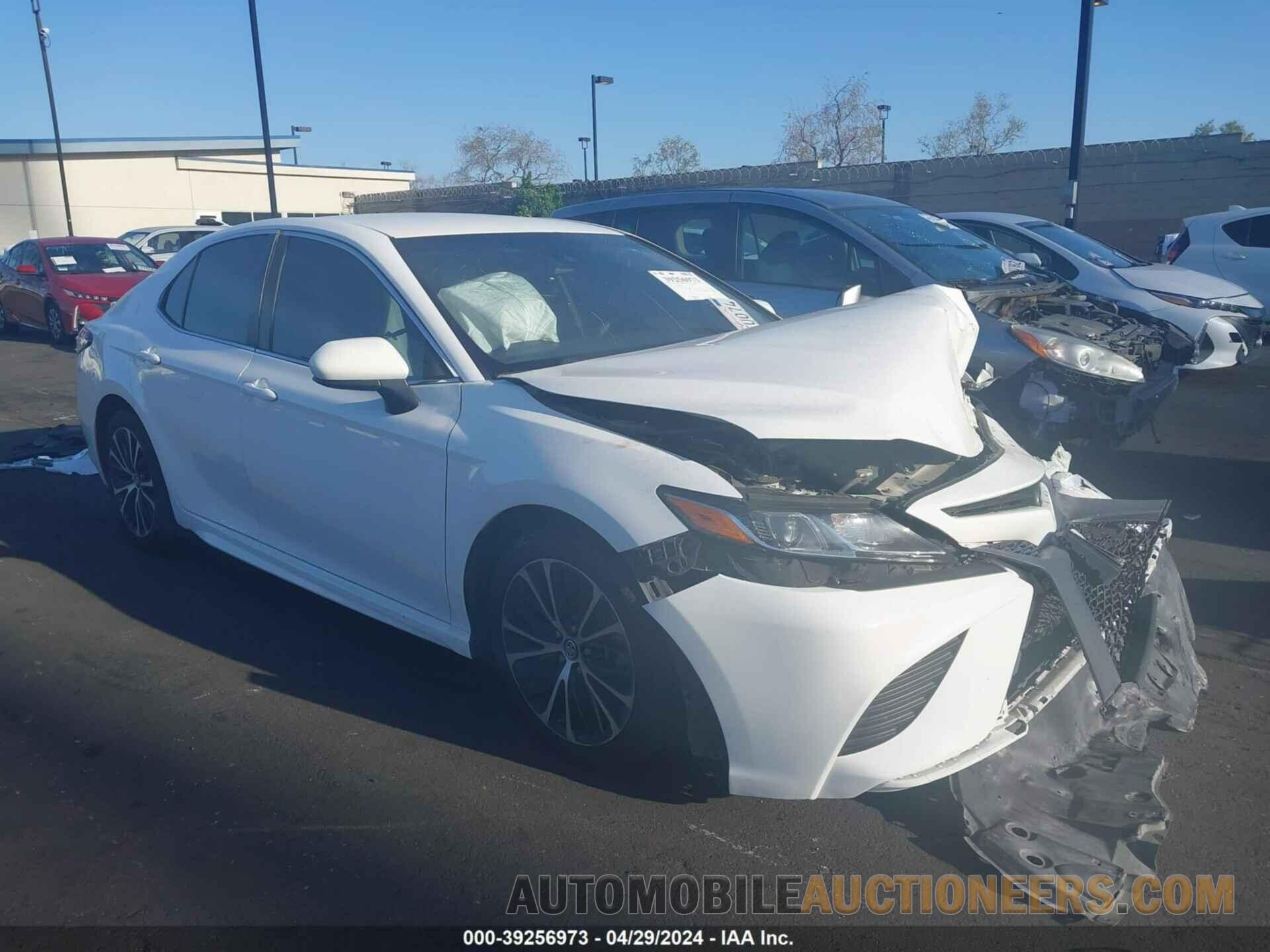 4T1B11HK5JU035821 TOYOTA CAMRY 2018