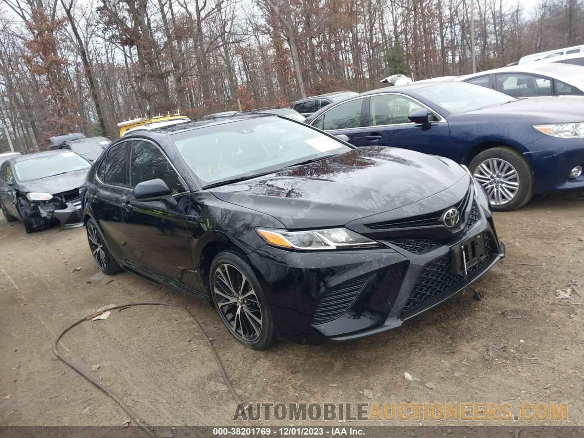 4T1B11HK5JU043966 TOYOTA CAMRY 2018