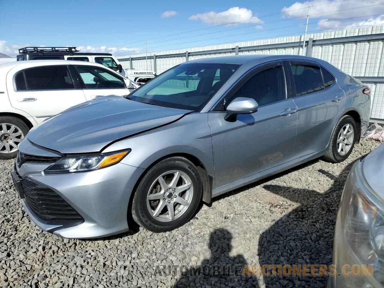 4T1B11HK5JU051906 TOYOTA CAMRY 2018