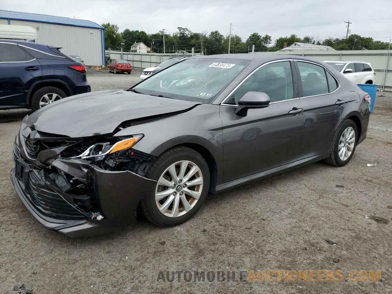 4T1B11HK5JU055180 TOYOTA CAMRY 2018