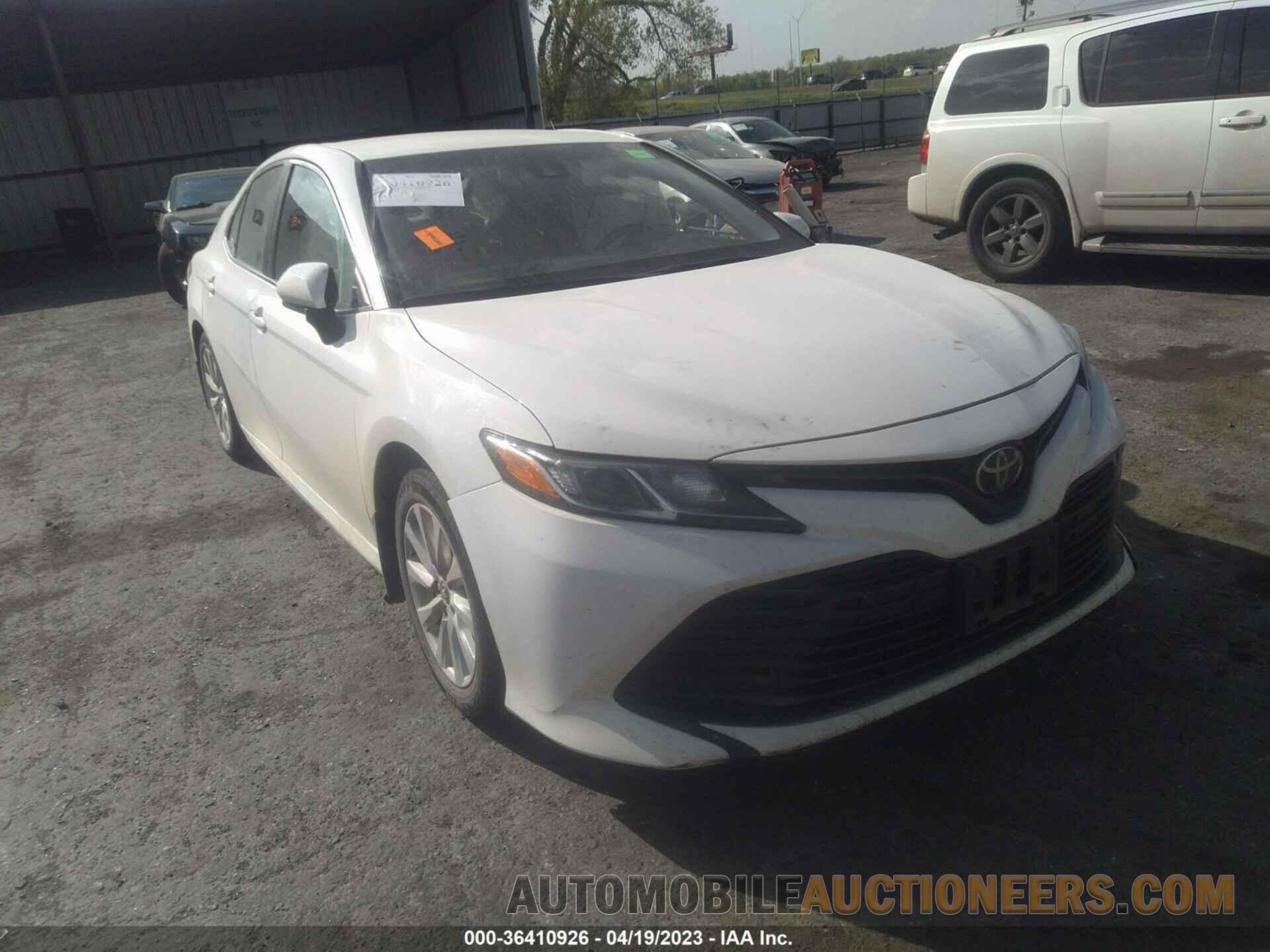 4T1B11HK5JU055275 TOYOTA CAMRY 2018