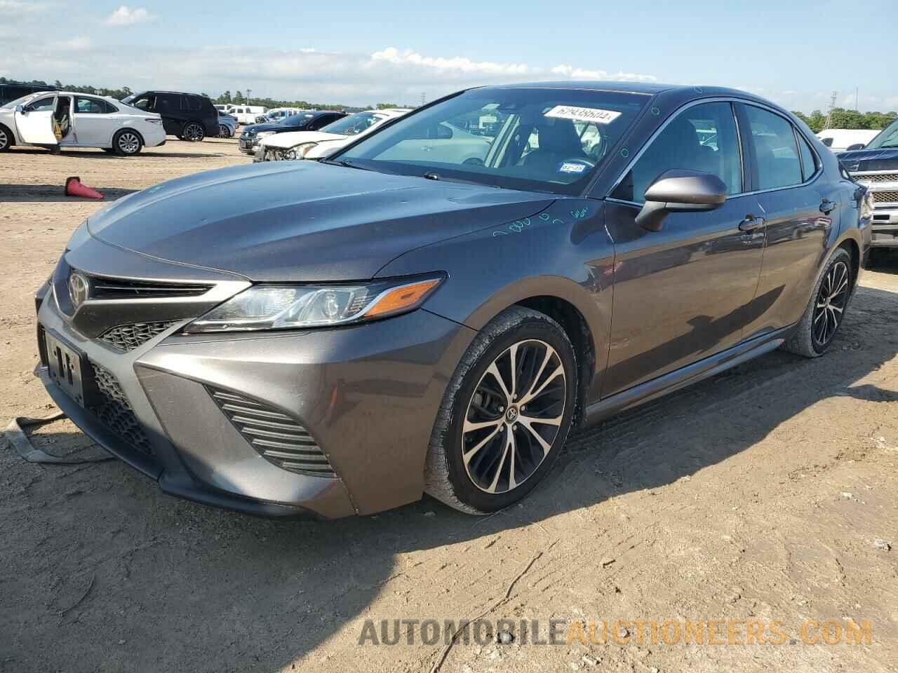 4T1B11HK5JU056541 TOYOTA CAMRY 2018