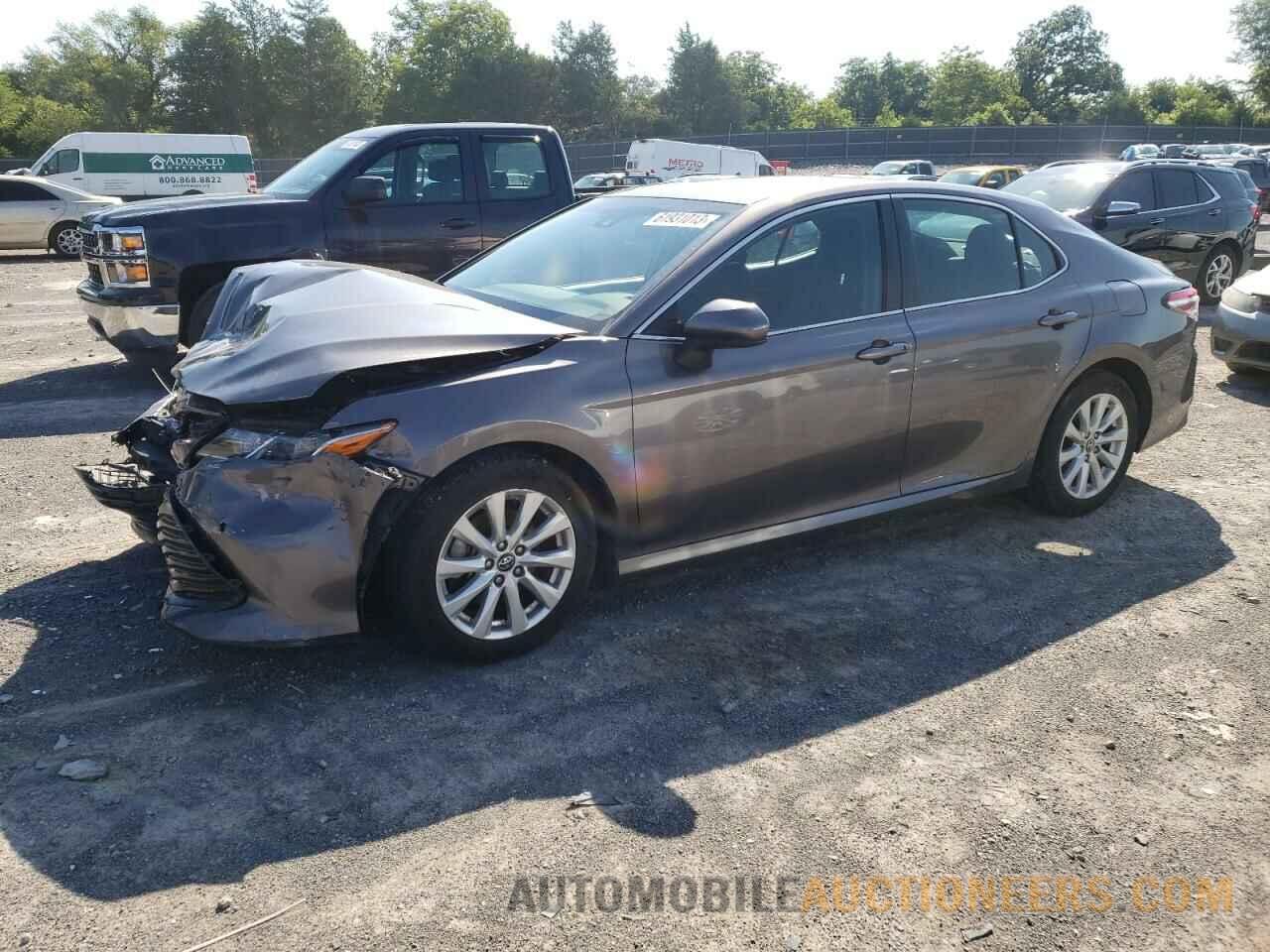 4T1B11HK5JU058158 TOYOTA CAMRY 2018