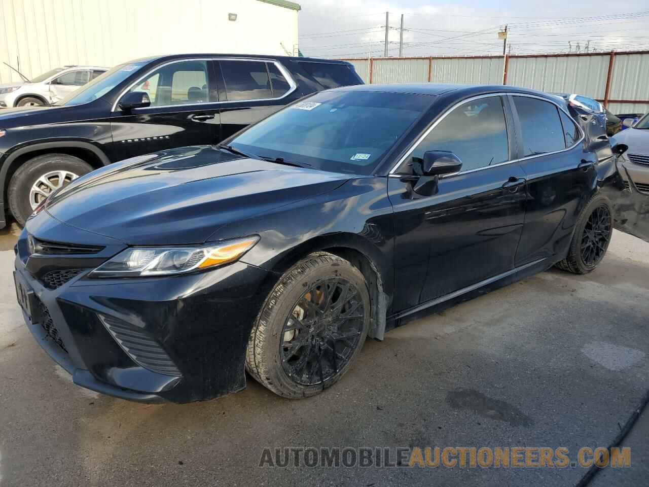 4T1B11HK5JU059942 TOYOTA CAMRY 2018