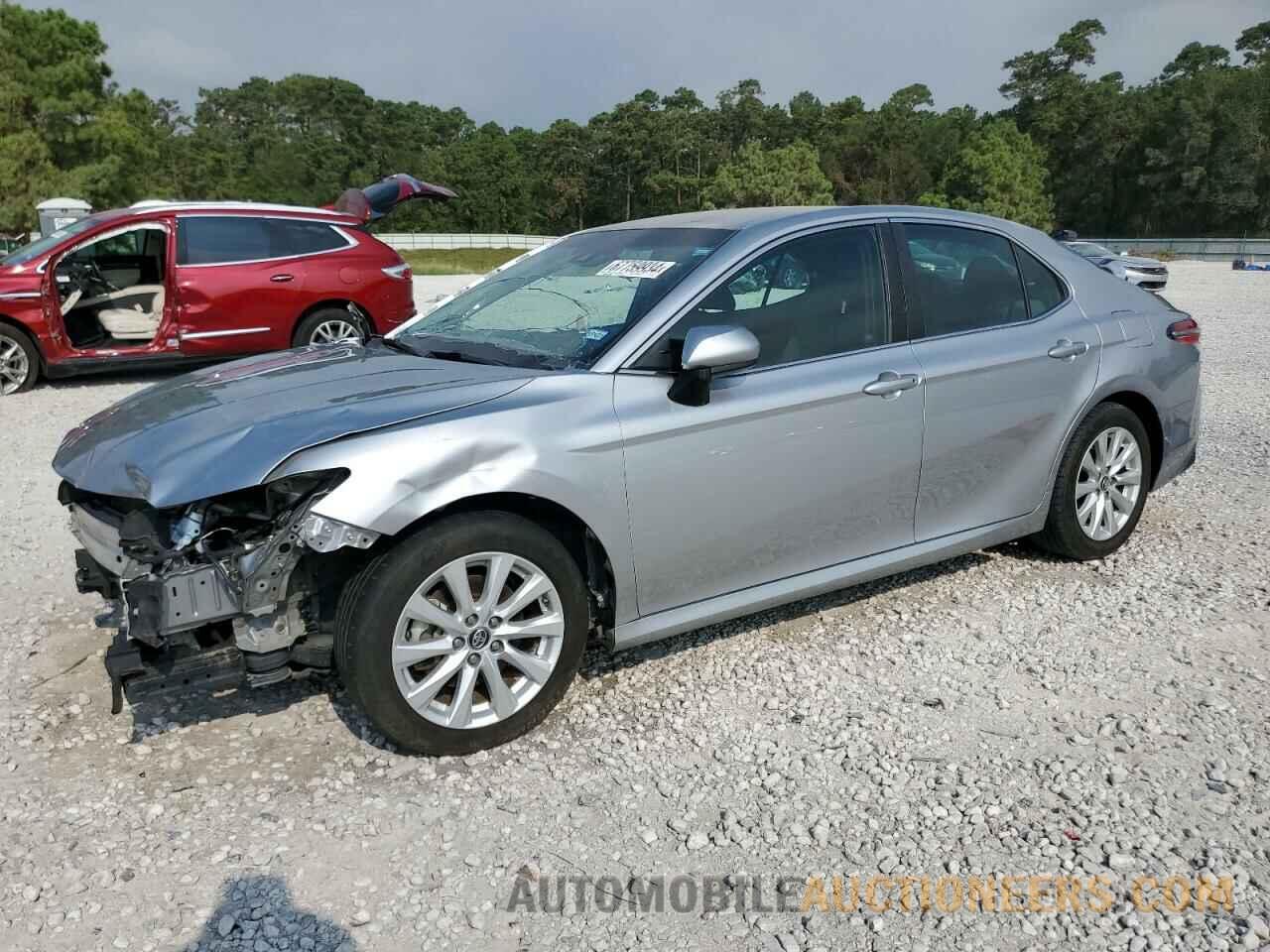 4T1B11HK5JU069113 TOYOTA CAMRY 2018