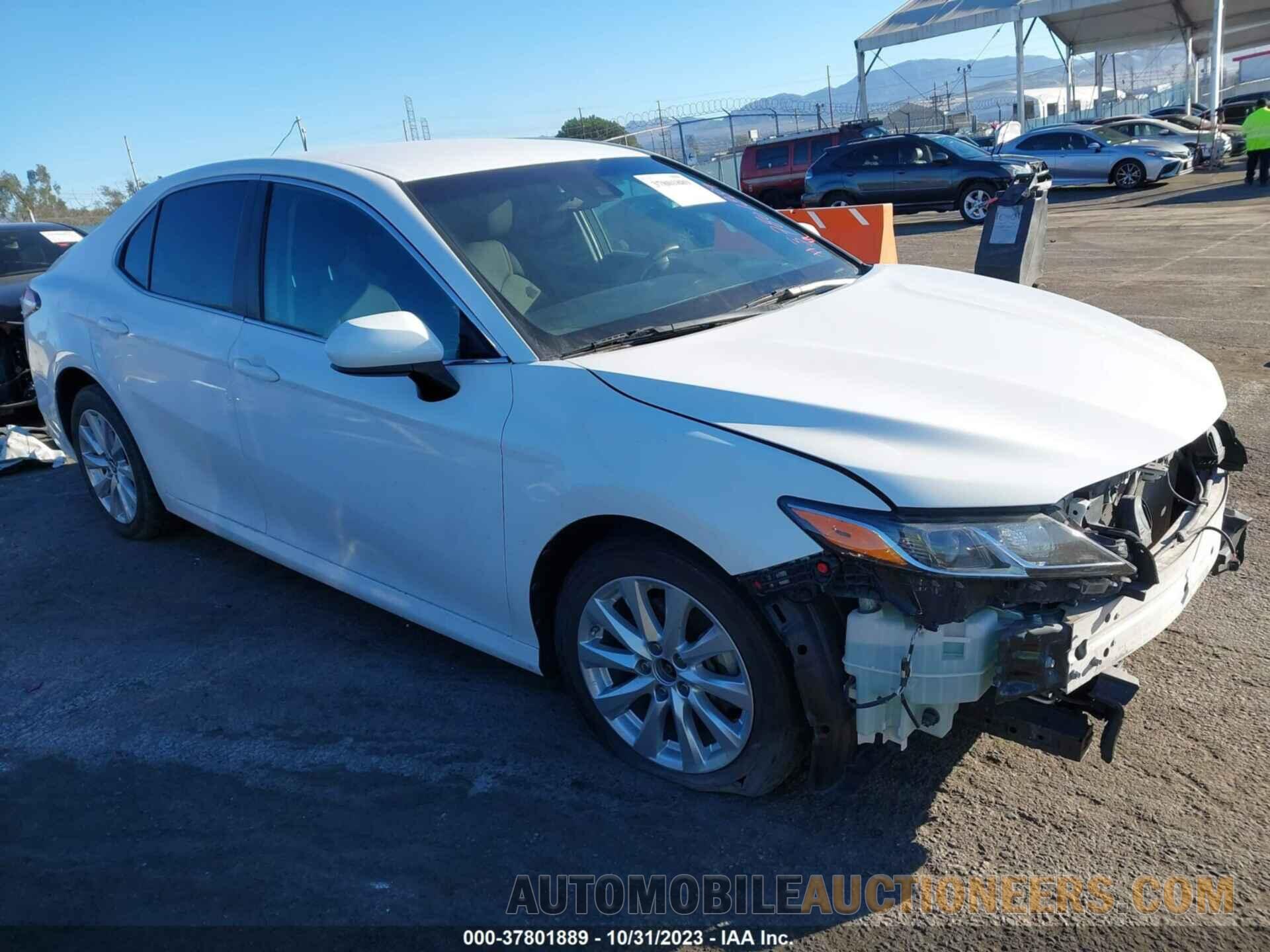 4T1B11HK5JU073775 TOYOTA CAMRY 2018