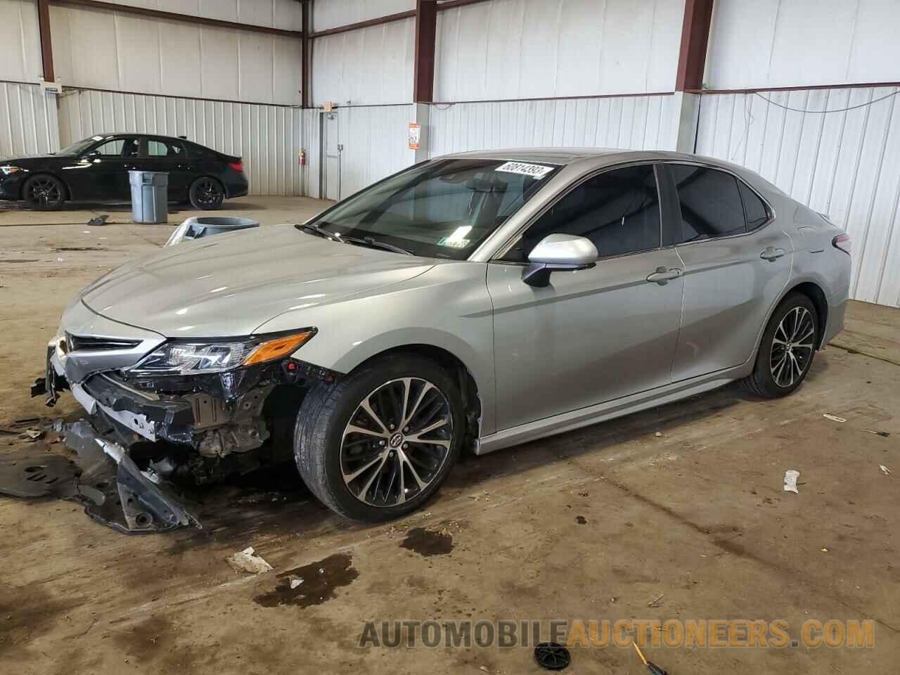 4T1B11HK5JU075655 TOYOTA CAMRY 2018