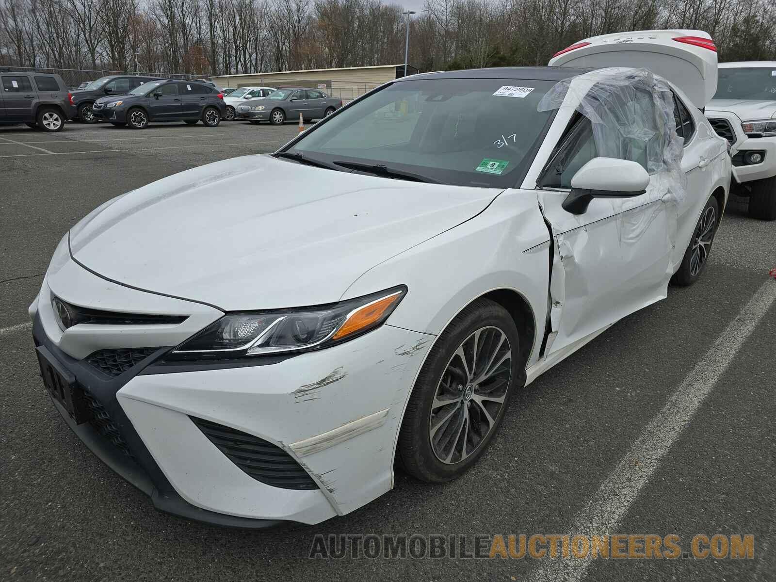 4T1B11HK5JU075901 Toyota Camry 2018