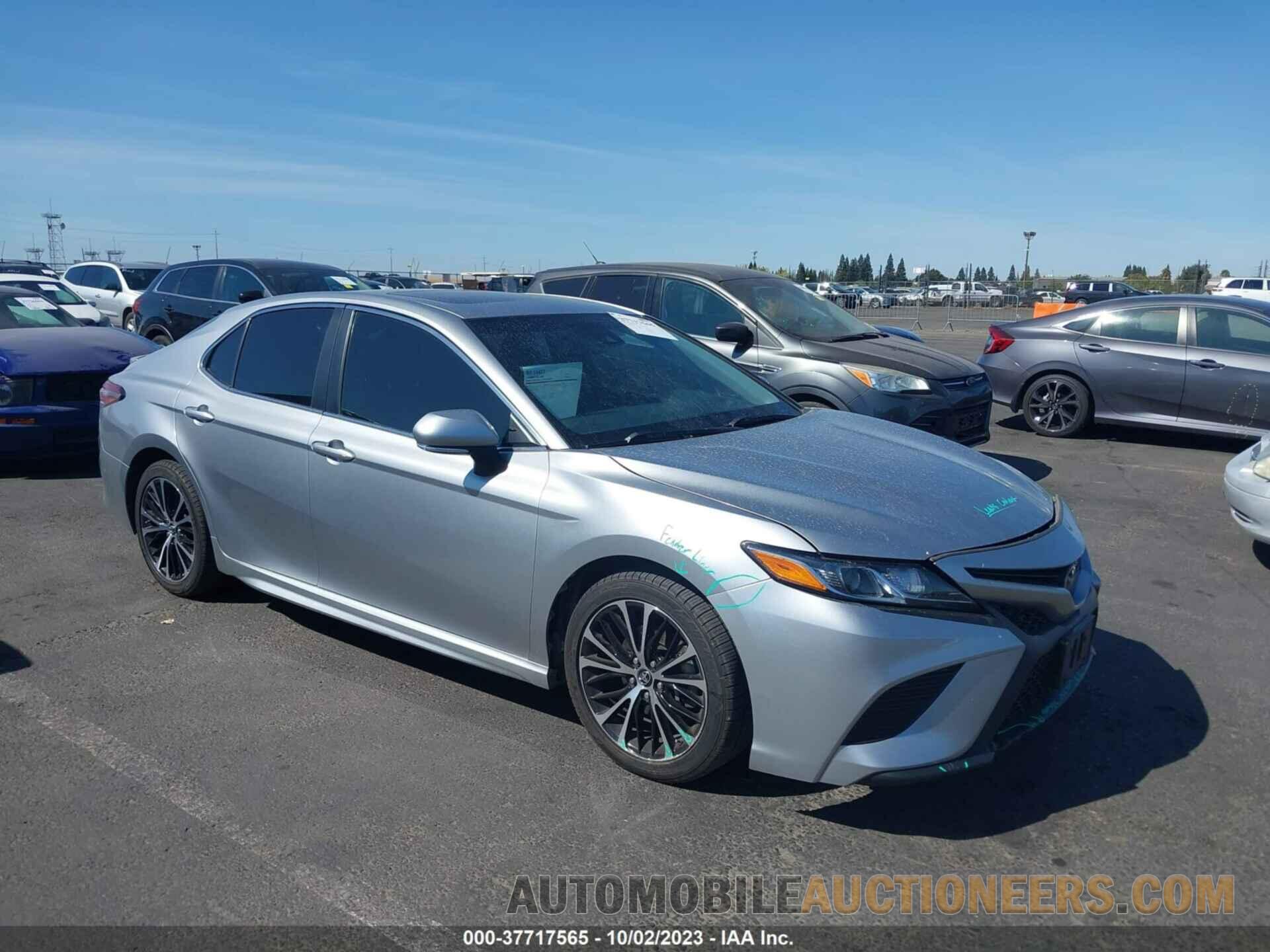 4T1B11HK5JU077275 TOYOTA CAMRY 2018