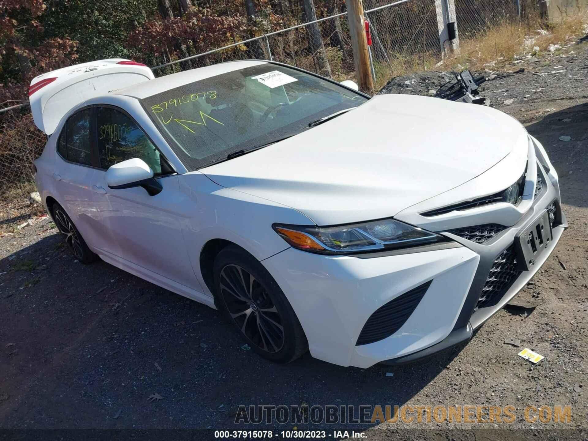 4T1B11HK5JU077910 TOYOTA CAMRY 2018