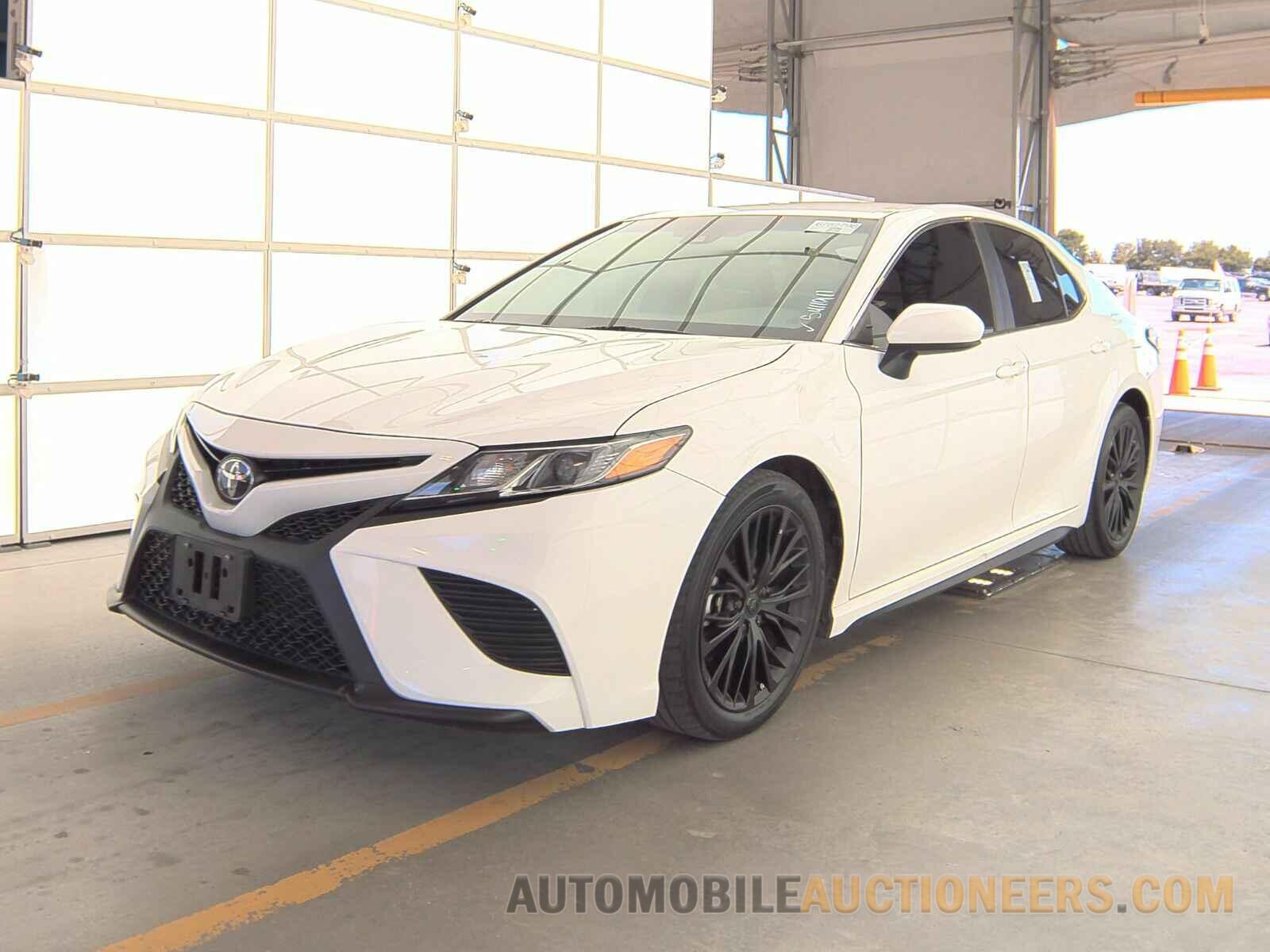 4T1B11HK5JU078782 Toyota Camry 2018