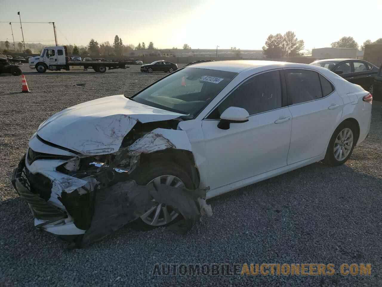 4T1B11HK5JU079947 TOYOTA CAMRY 2018