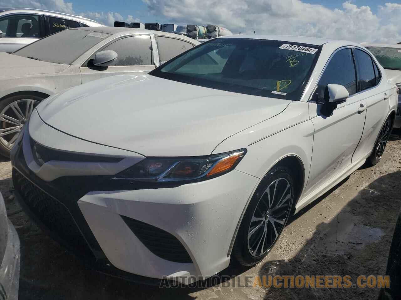 4T1B11HK5JU081536 TOYOTA CAMRY 2018