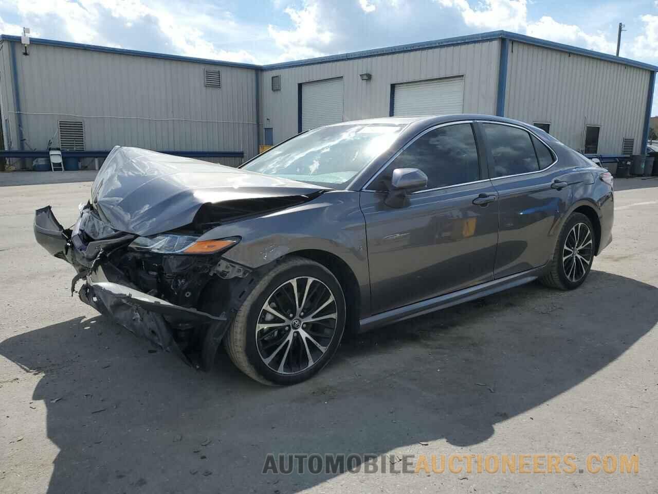 4T1B11HK5JU081858 TOYOTA CAMRY 2018