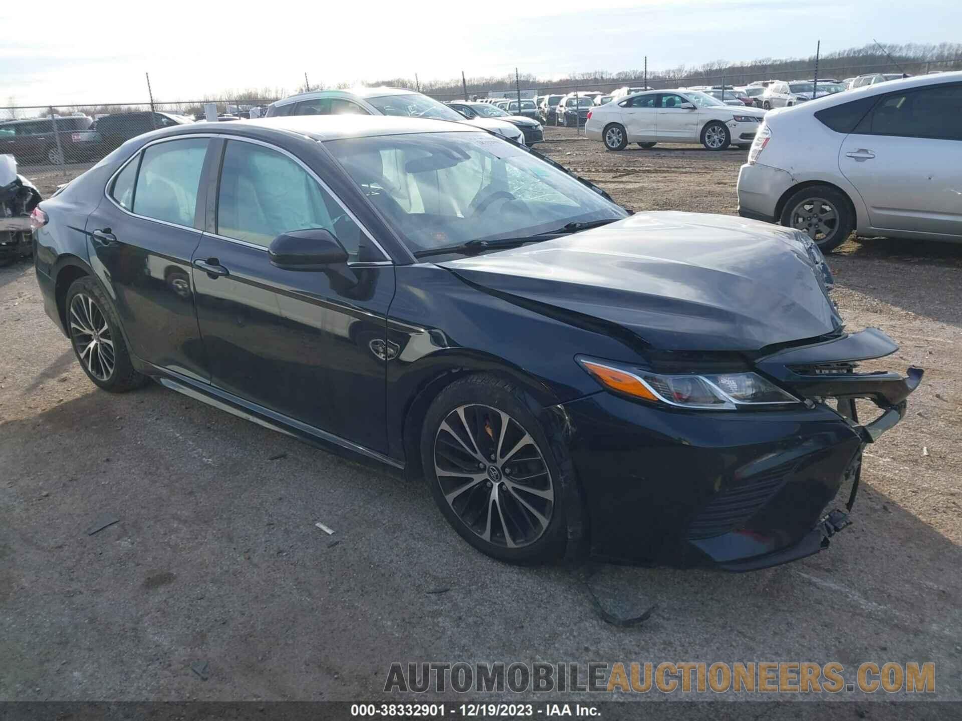 4T1B11HK5JU082329 TOYOTA CAMRY 2018