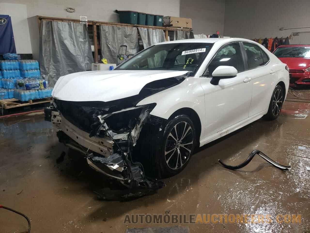 4T1B11HK5JU084534 TOYOTA CAMRY 2018