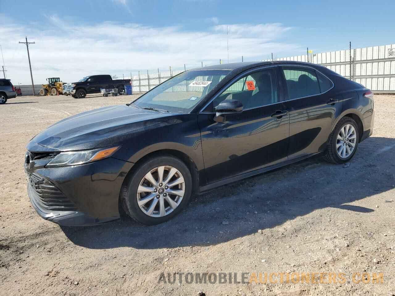 4T1B11HK5JU086218 TOYOTA CAMRY 2018