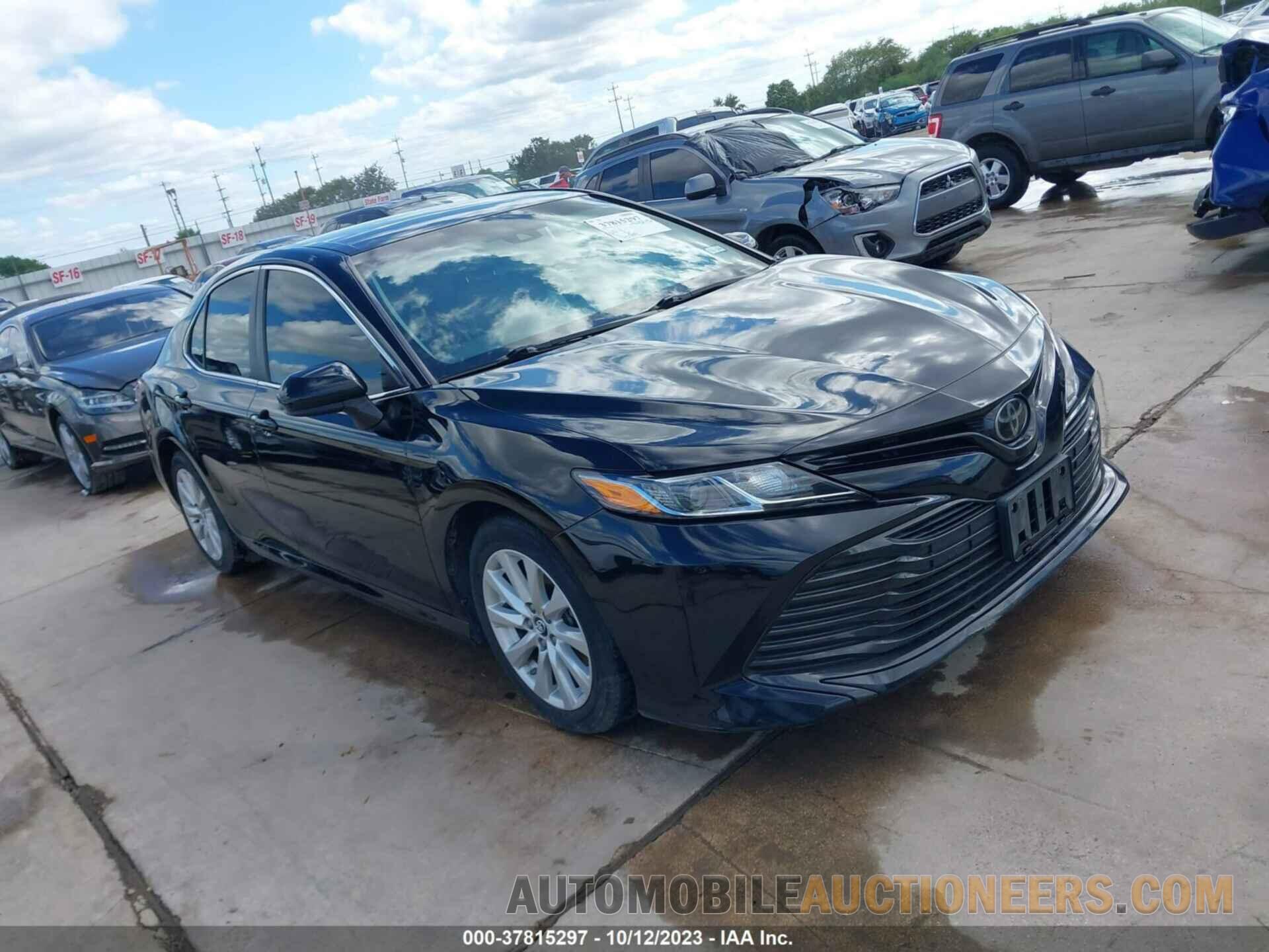 4T1B11HK5JU087417 TOYOTA CAMRY 2018