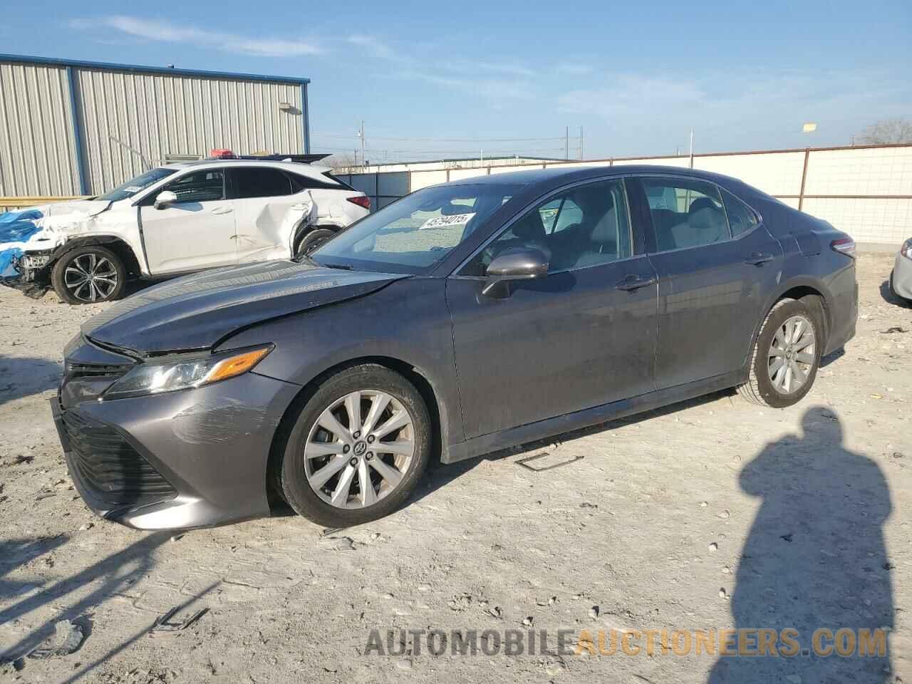 4T1B11HK5JU088499 TOYOTA CAMRY 2018