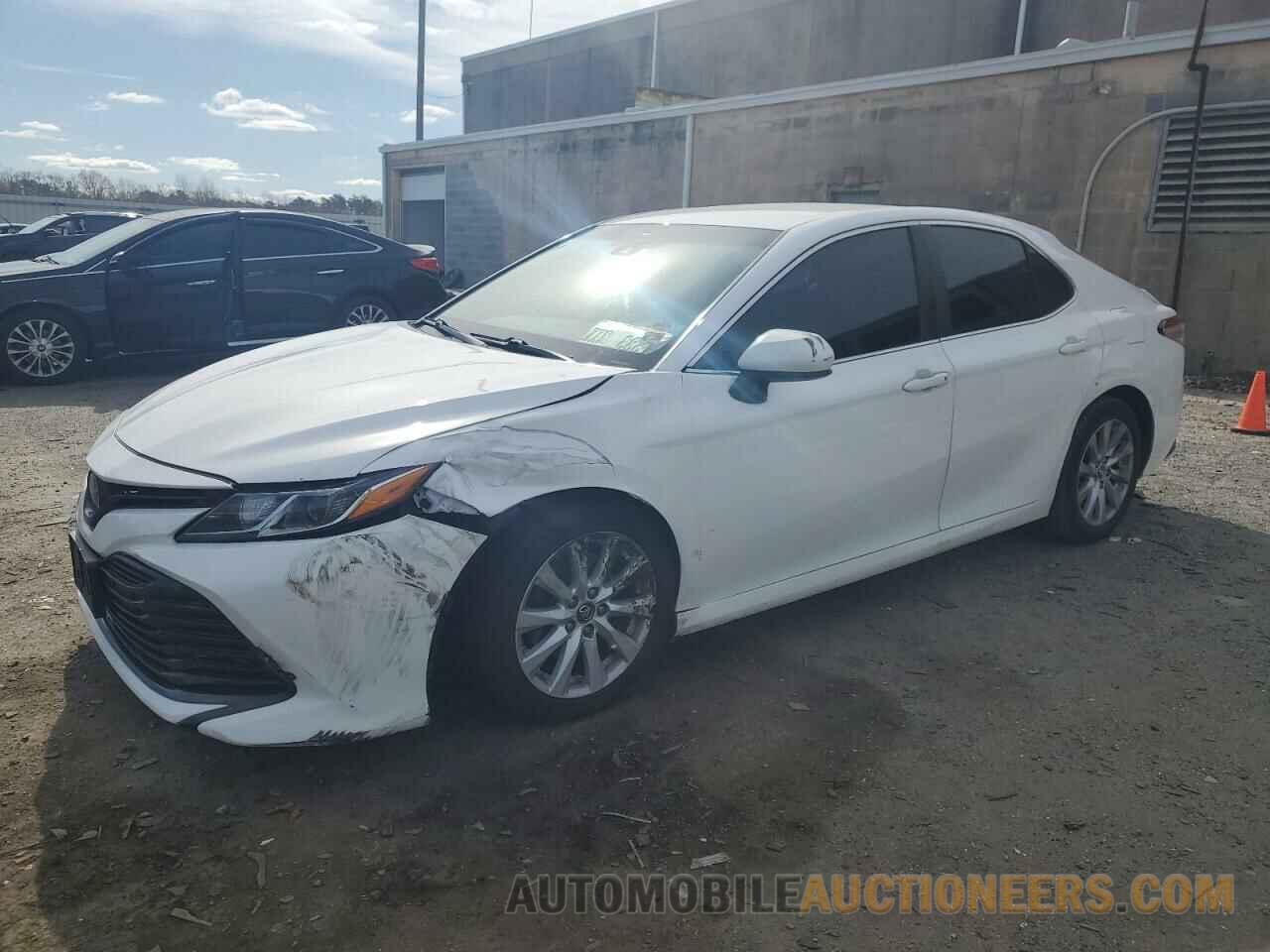 4T1B11HK5JU090429 TOYOTA CAMRY 2018