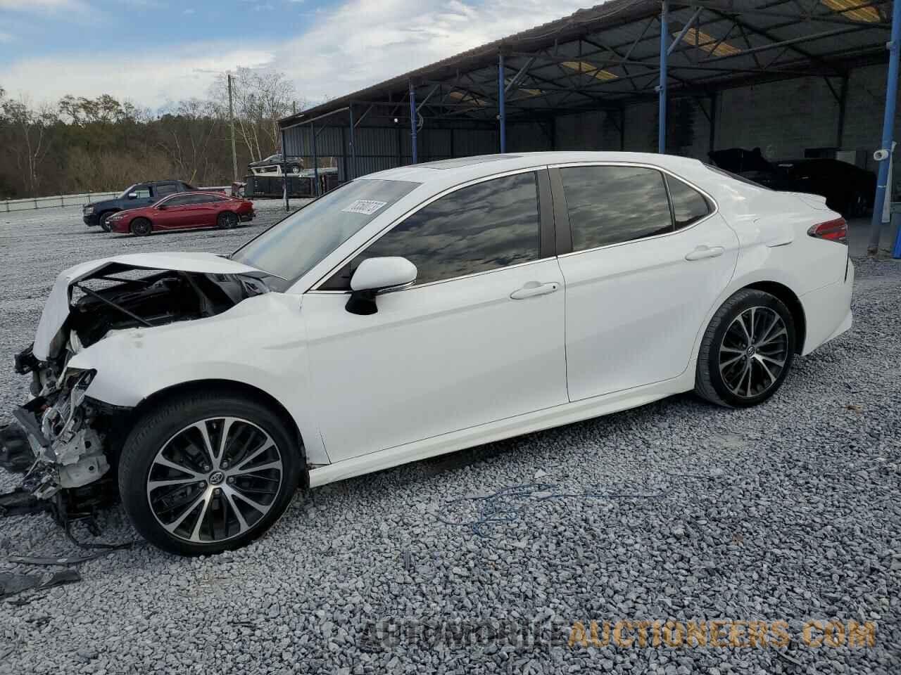 4T1B11HK5JU090639 TOYOTA CAMRY 2018