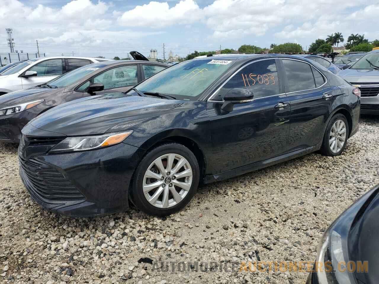 4T1B11HK5JU096621 TOYOTA CAMRY 2018