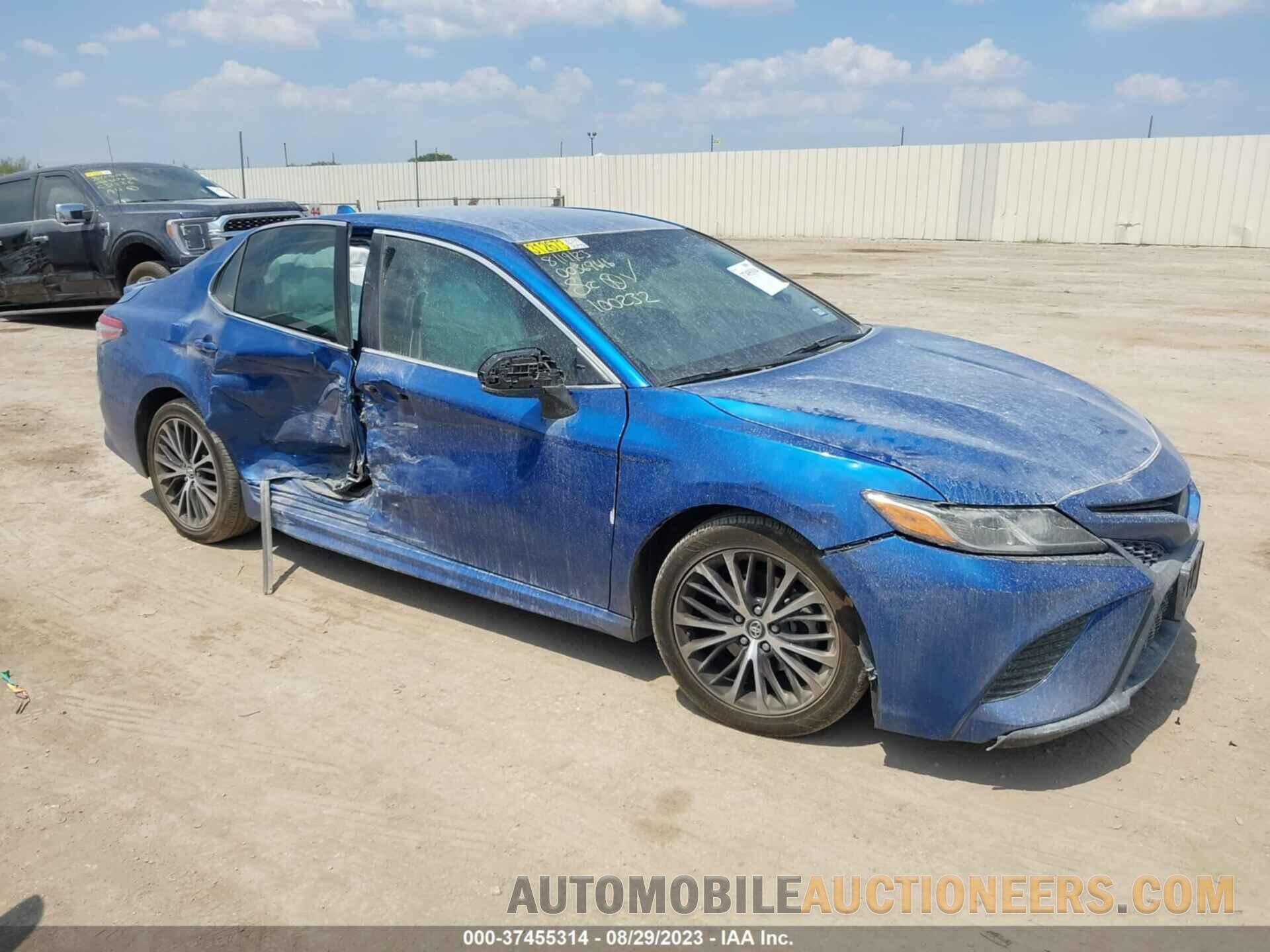 4T1B11HK5JU100232 TOYOTA CAMRY 2018