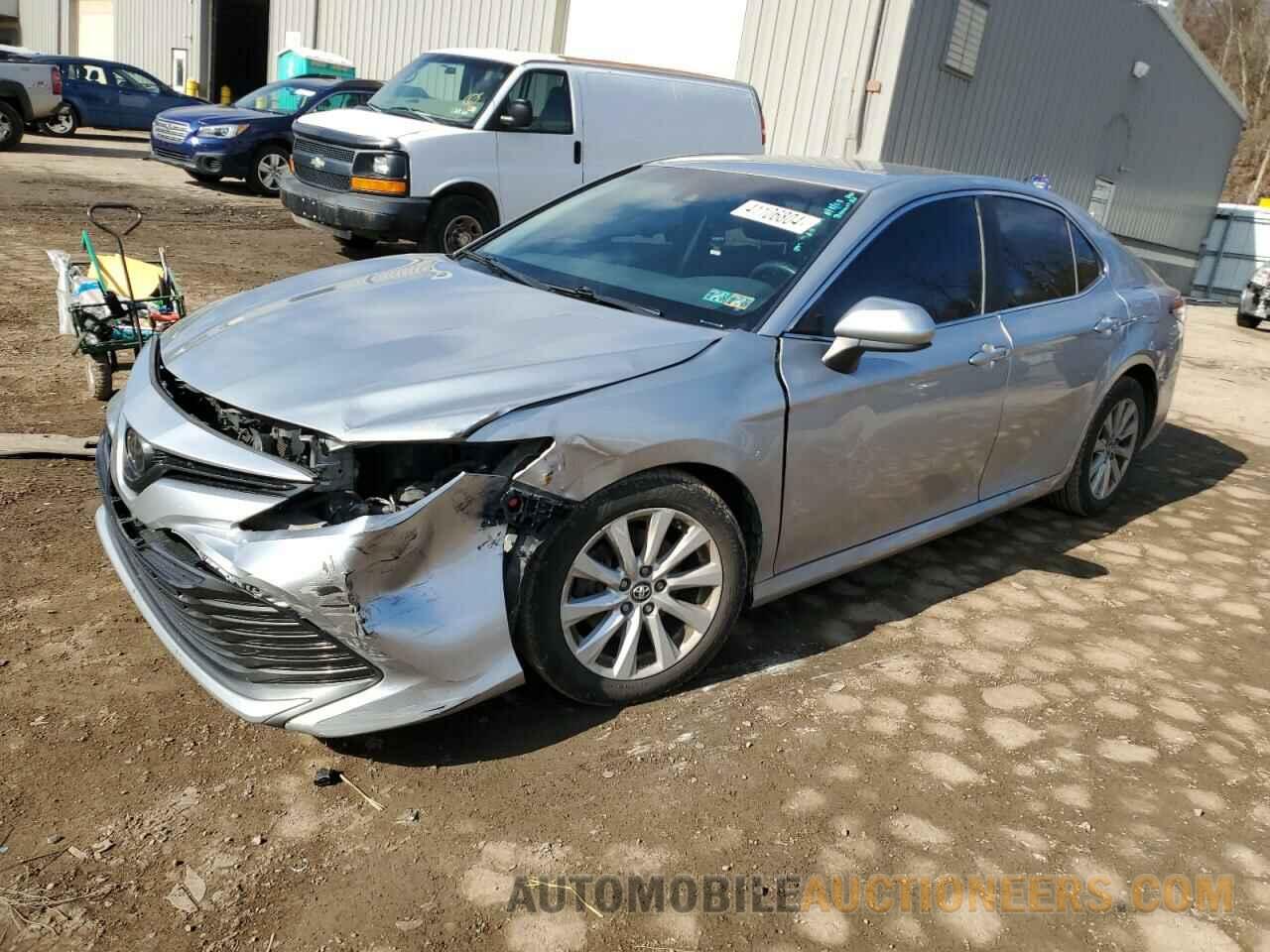 4T1B11HK5JU100666 TOYOTA CAMRY 2018