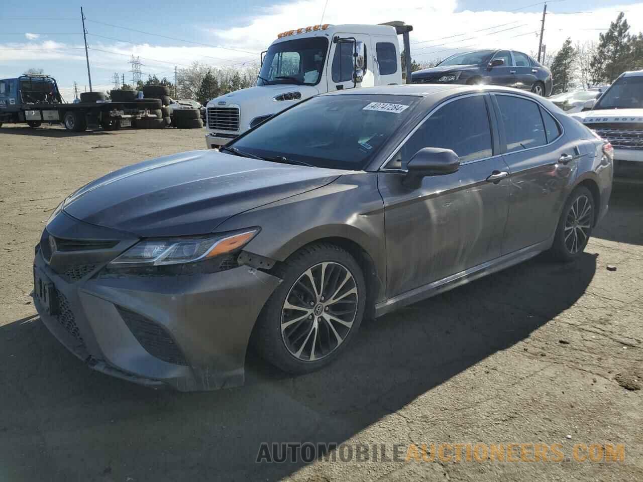 4T1B11HK5JU100831 TOYOTA CAMRY 2018