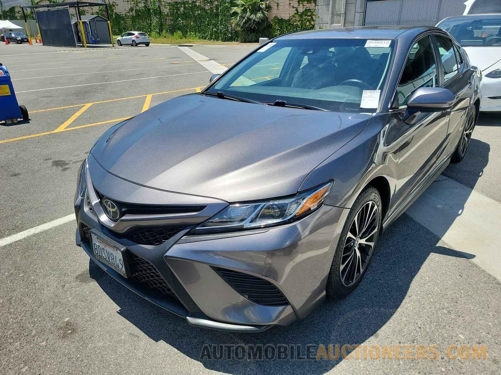 4T1B11HK5JU104989 Toyota Camry 2018