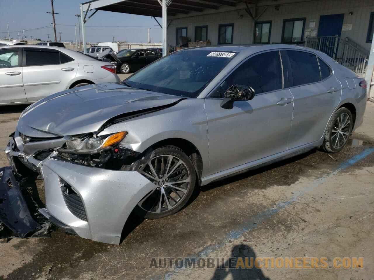 4T1B11HK5JU105009 TOYOTA CAMRY 2018