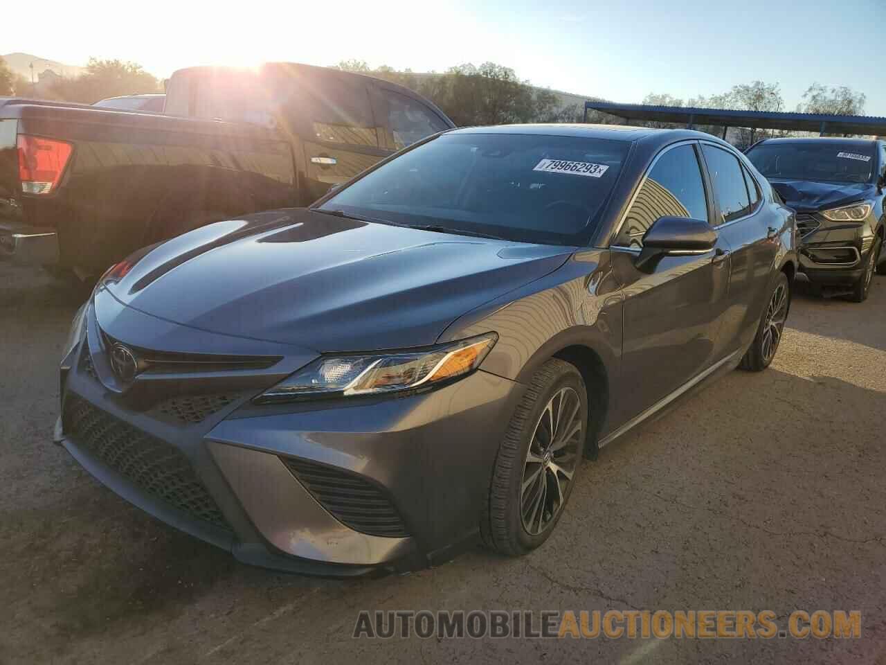 4T1B11HK5JU110002 TOYOTA CAMRY 2018