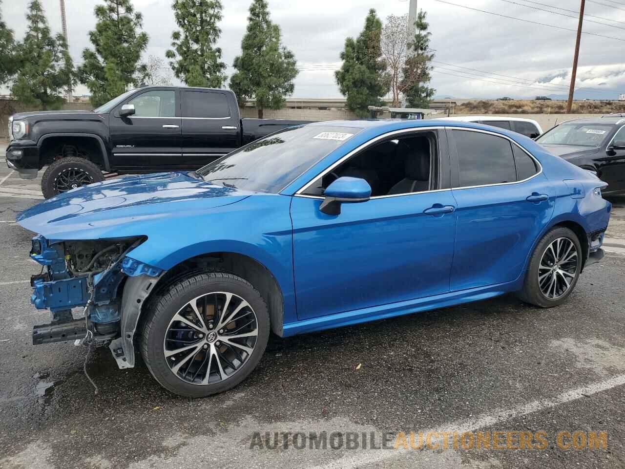 4T1B11HK5JU113899 TOYOTA CAMRY 2018