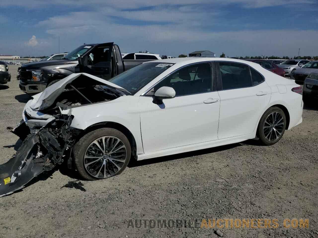 4T1B11HK5JU114356 TOYOTA CAMRY 2018