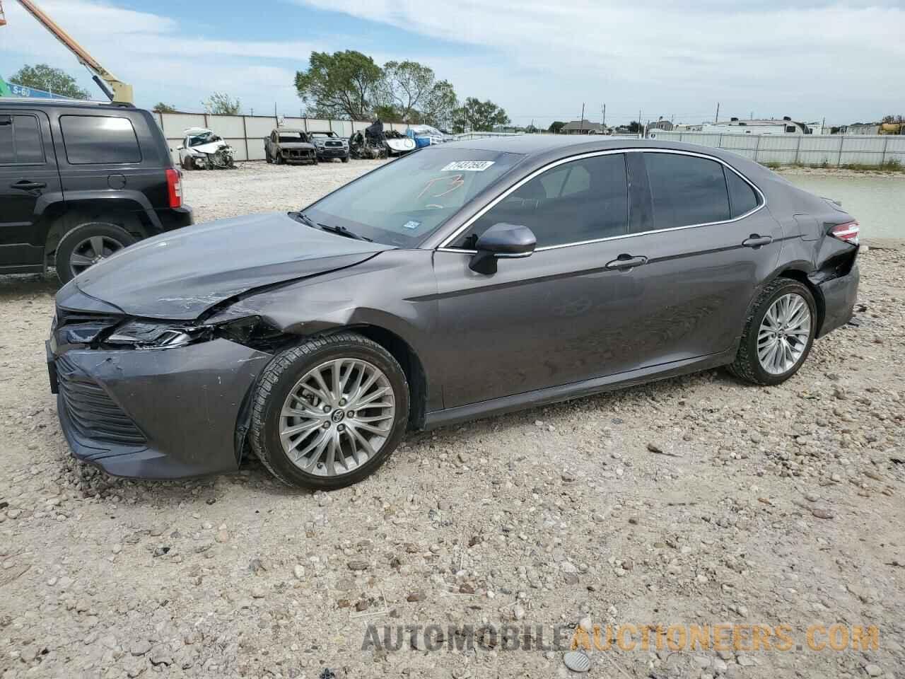 4T1B11HK5JU121615 TOYOTA CAMRY 2018