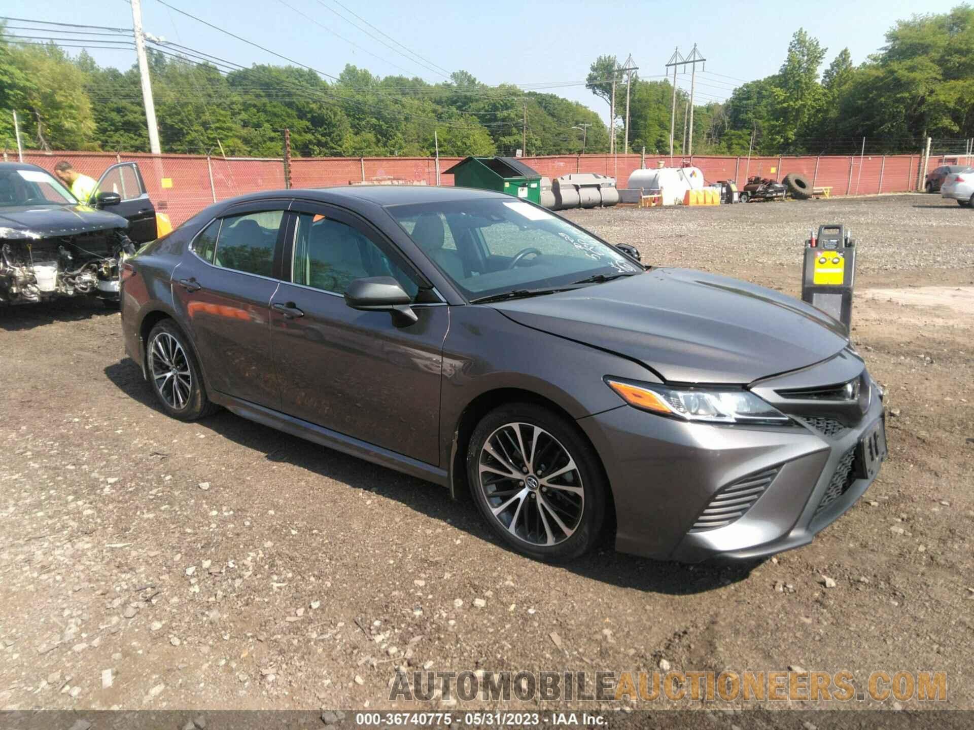 4T1B11HK5JU129858 TOYOTA CAMRY 2018