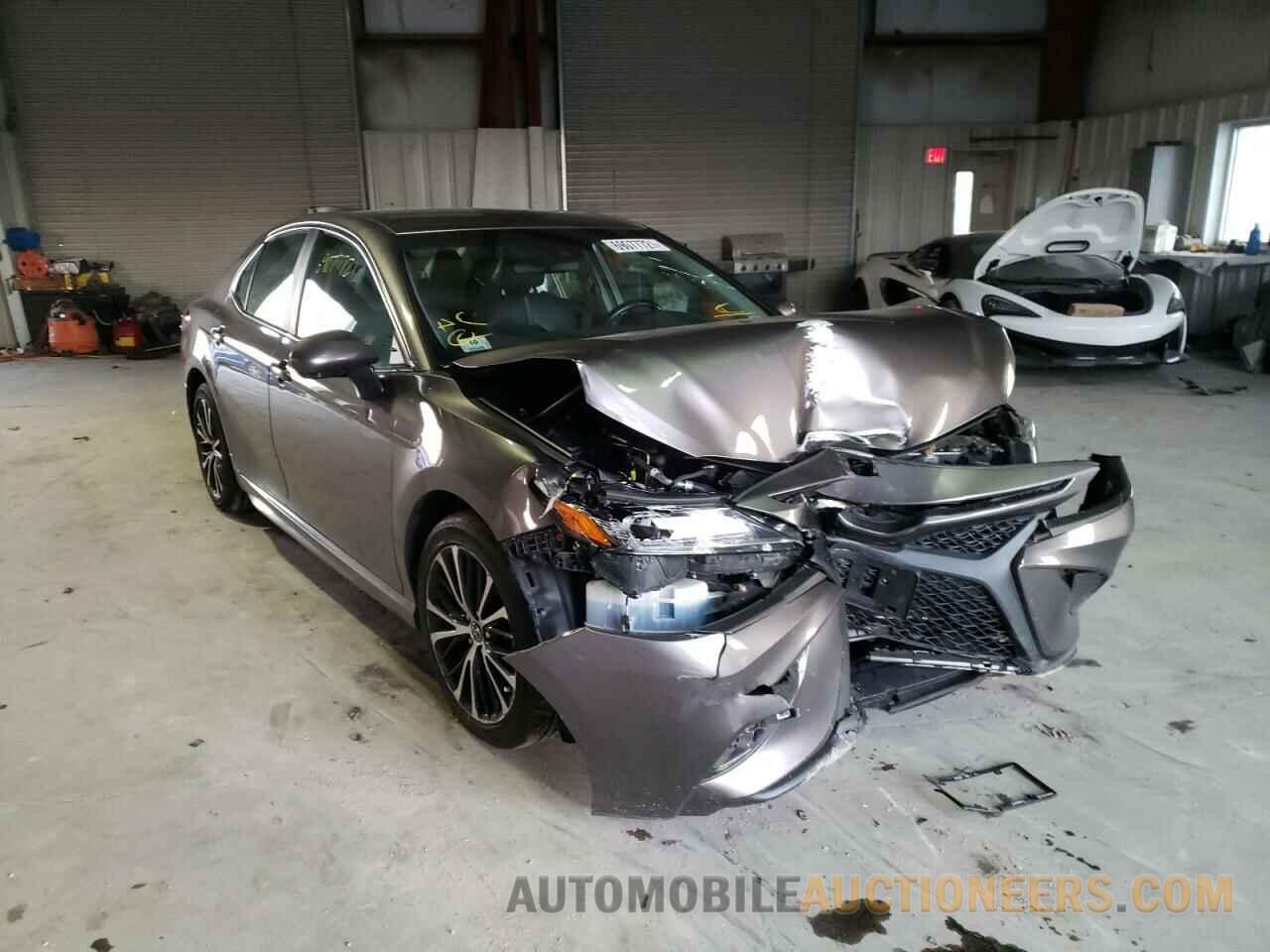 4T1B11HK5JU133294 TOYOTA CAMRY 2018