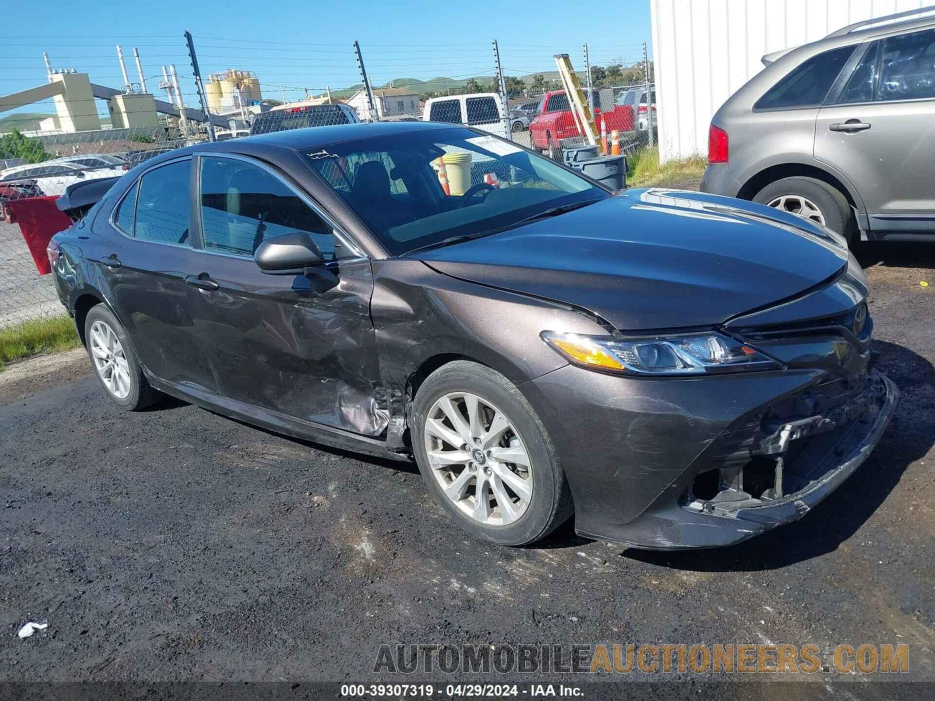 4T1B11HK5JU136051 TOYOTA CAMRY 2018