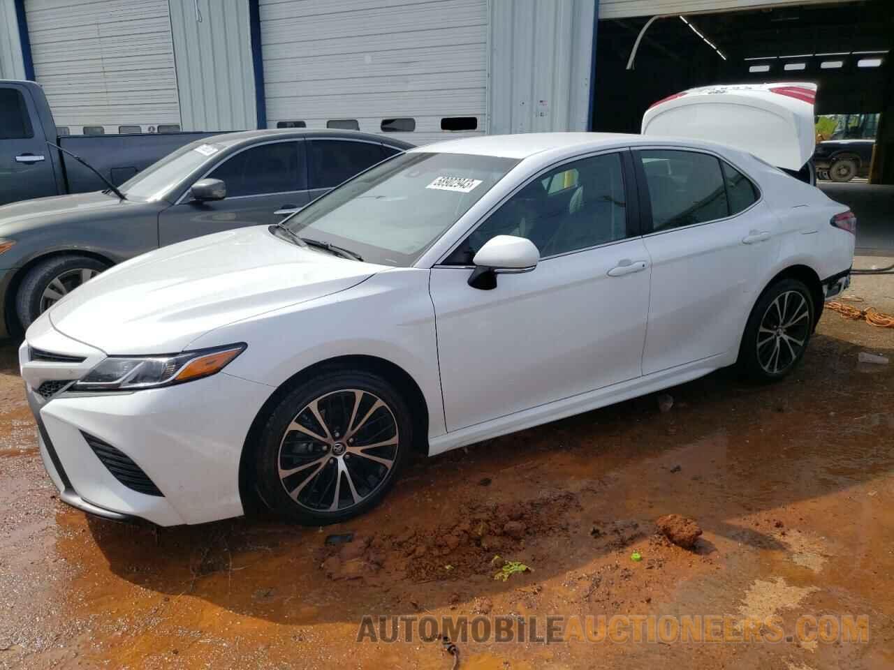 4T1B11HK5JU137099 TOYOTA CAMRY 2018