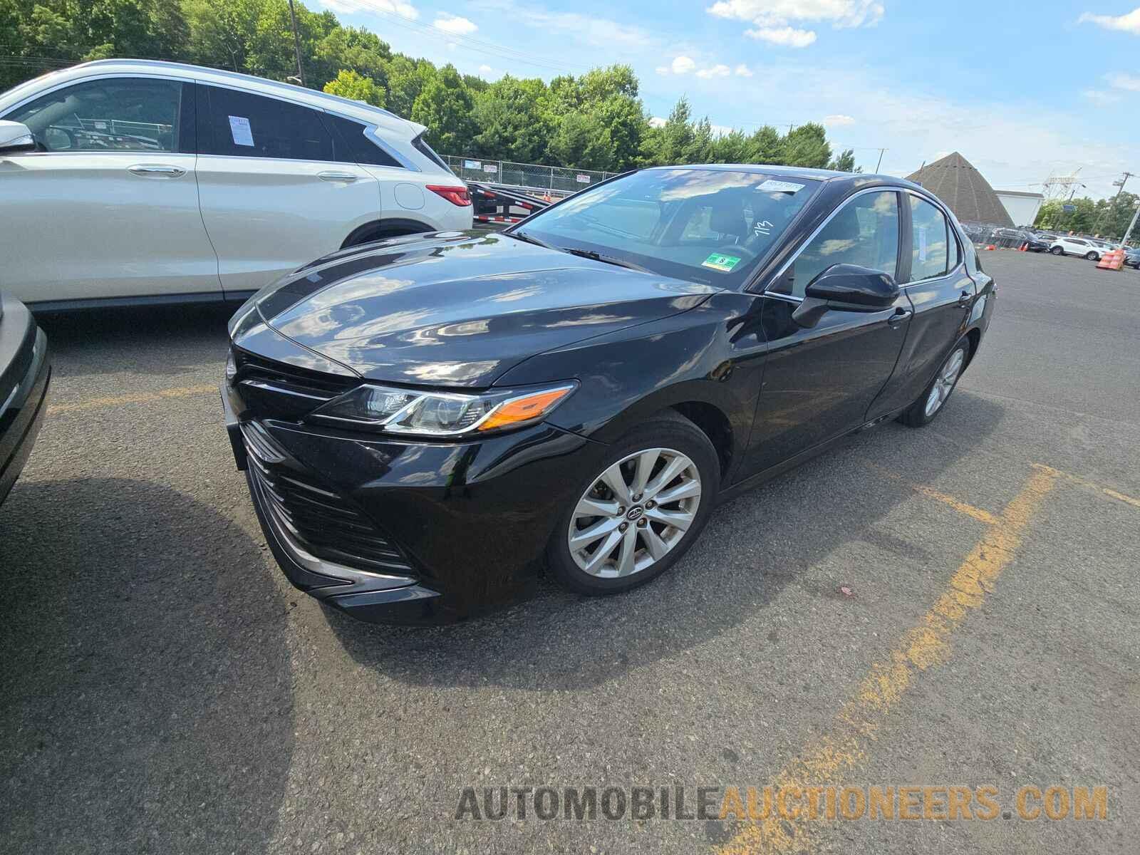 4T1B11HK5JU138902 Toyota Camry 2018