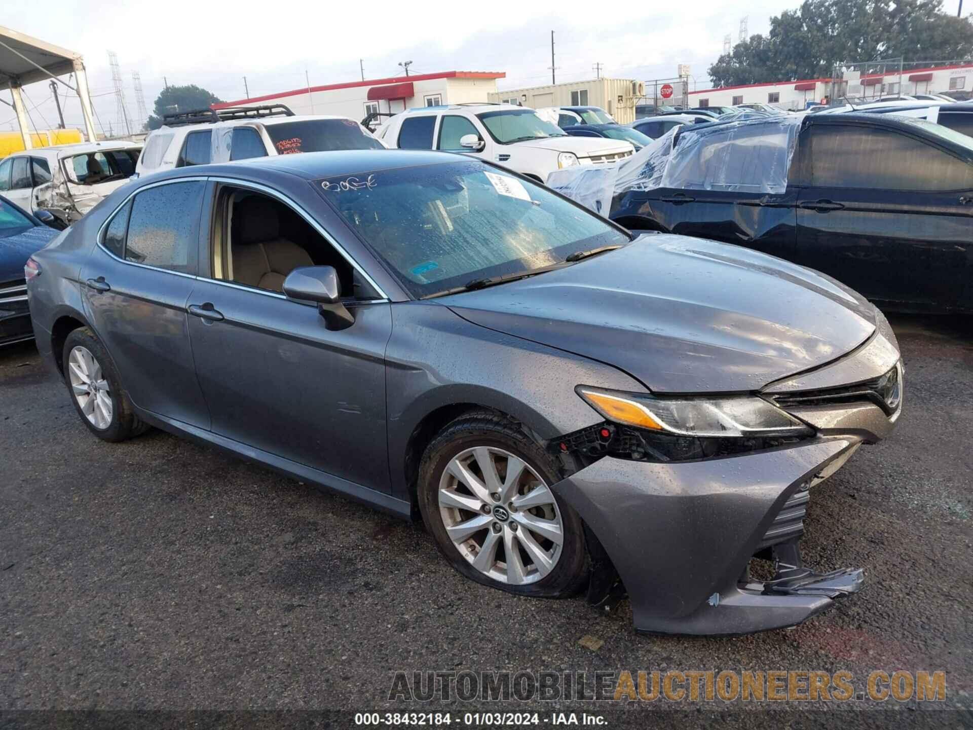 4T1B11HK5JU140164 TOYOTA CAMRY 2018