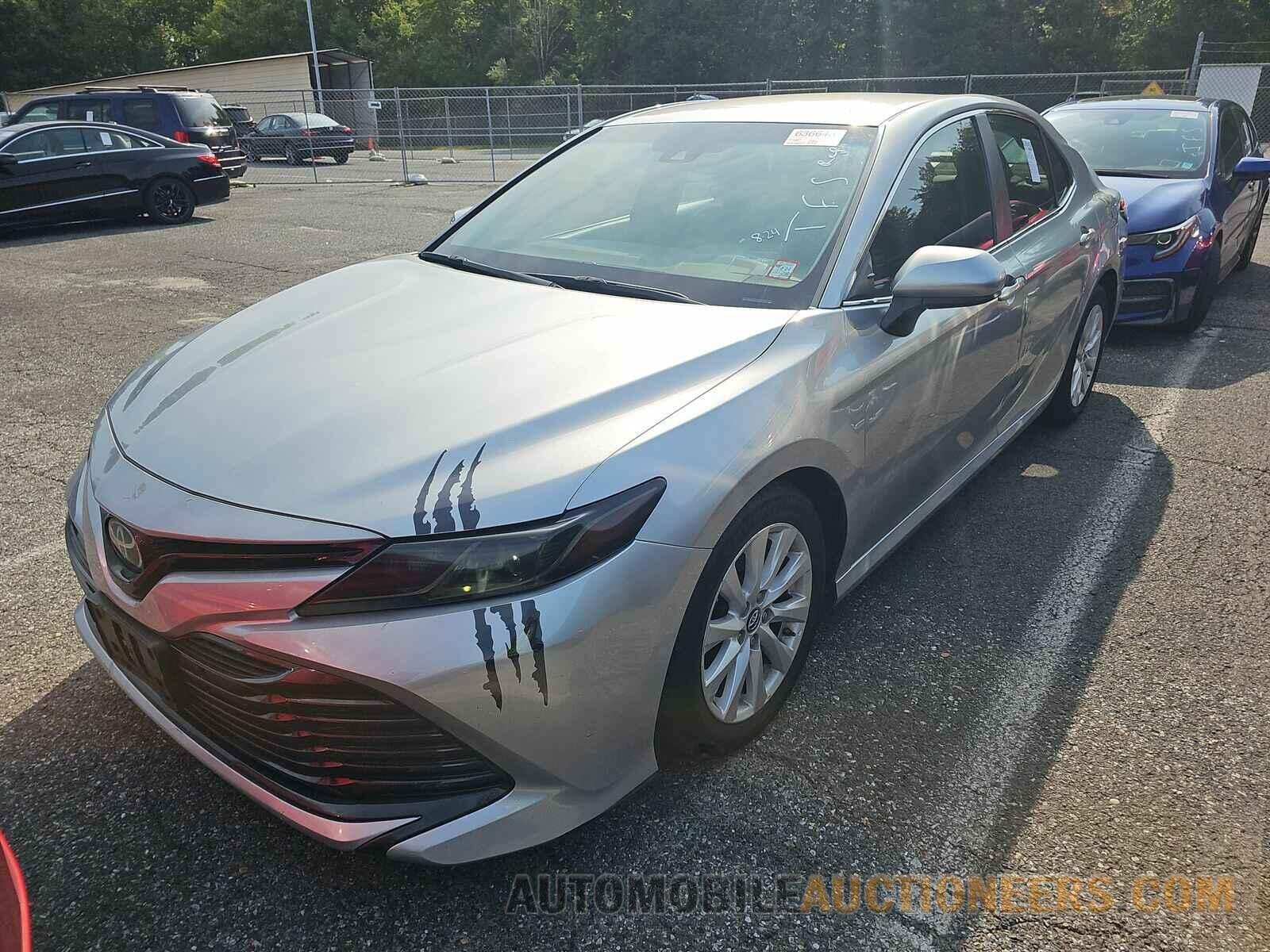 4T1B11HK5JU142450 Toyota Camry 2018