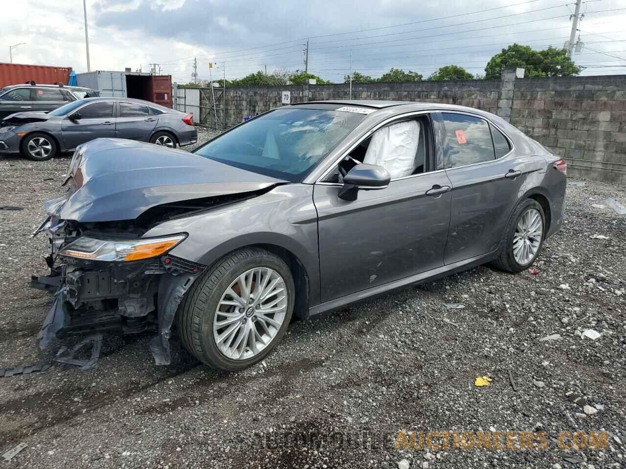 4T1B11HK5JU142917 TOYOTA CAMRY 2018