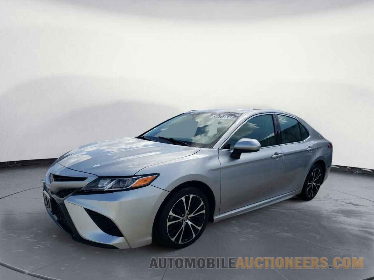 4T1B11HK5JU143534 TOYOTA CAMRY 2018