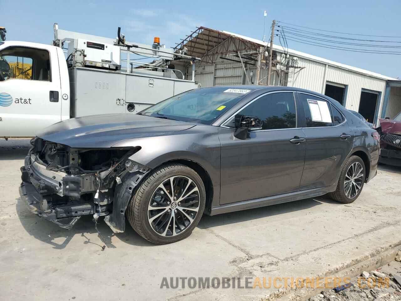 4T1B11HK5JU147020 TOYOTA CAMRY 2018