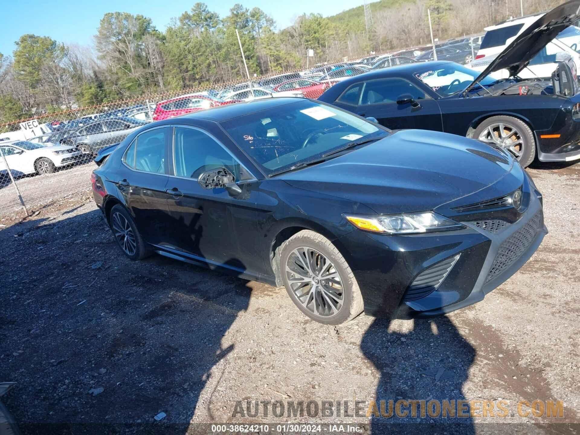 4T1B11HK5JU147065 TOYOTA CAMRY 2018